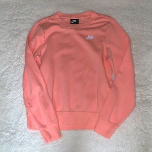rarely worn bright pink nike crewneck!! size:xs perfect condition